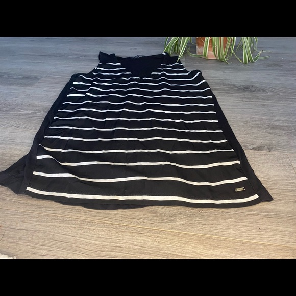 Tommy Hilfiger Tee - Picture 3 of 3